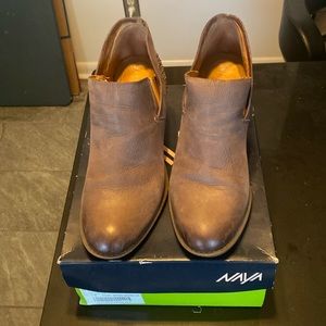 Naya  Oxford Brown leather booties